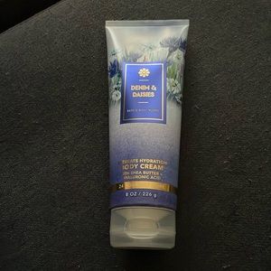 Denim and daisies lotion
